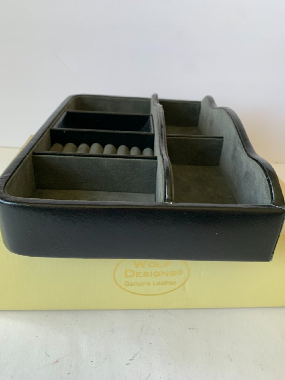WOLF DESIGNS GENUINE LEATHER JEWELRY WATCHES ORGANIZER BLACK NEW IN BOX - Picture 2 of 11